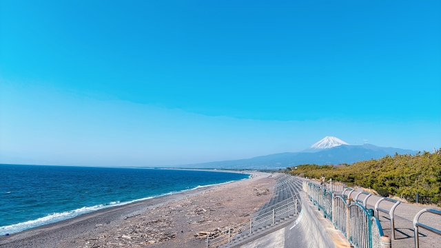 千本浜海岸と富士山