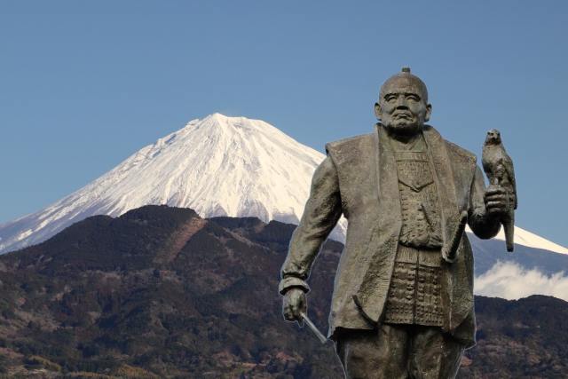 家康像と富士山
