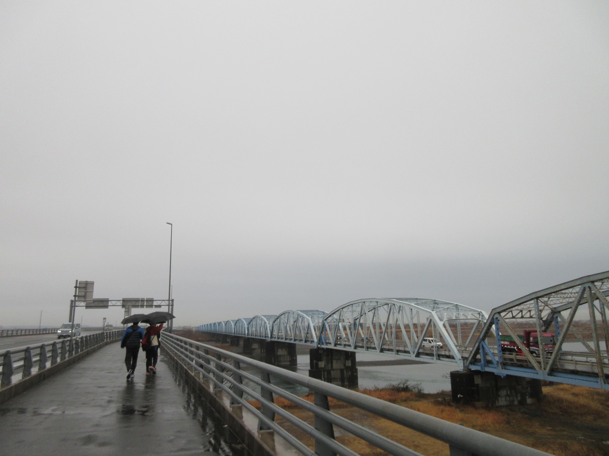 雨の日の新天竜川橋