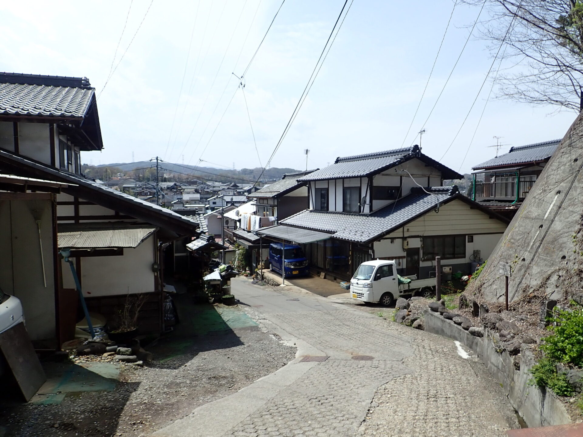 望月宿の古い町並み（出桁造りの建物）