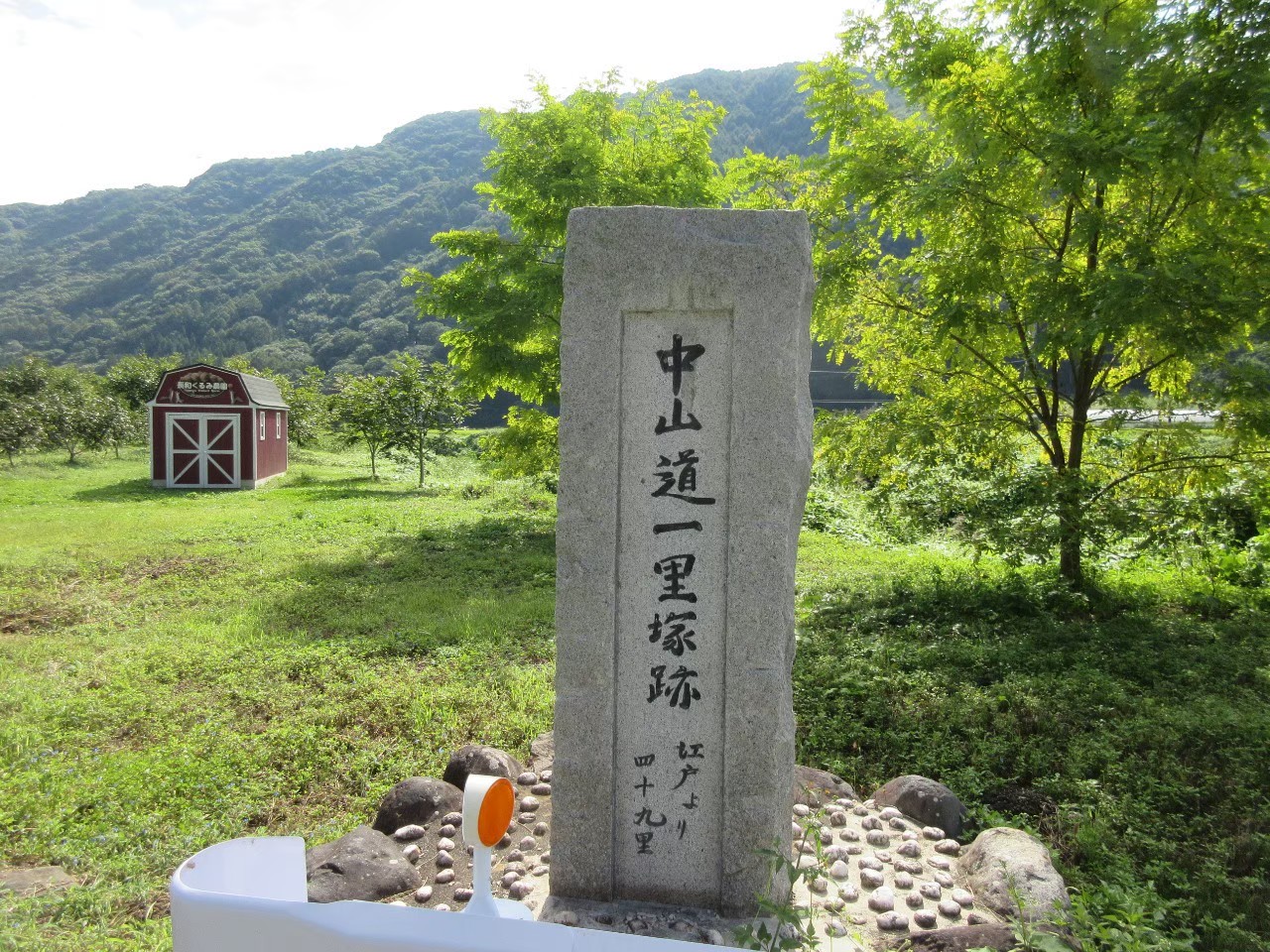 芹沢一里塚跡(中山道・長久保宿〜和田宿間)