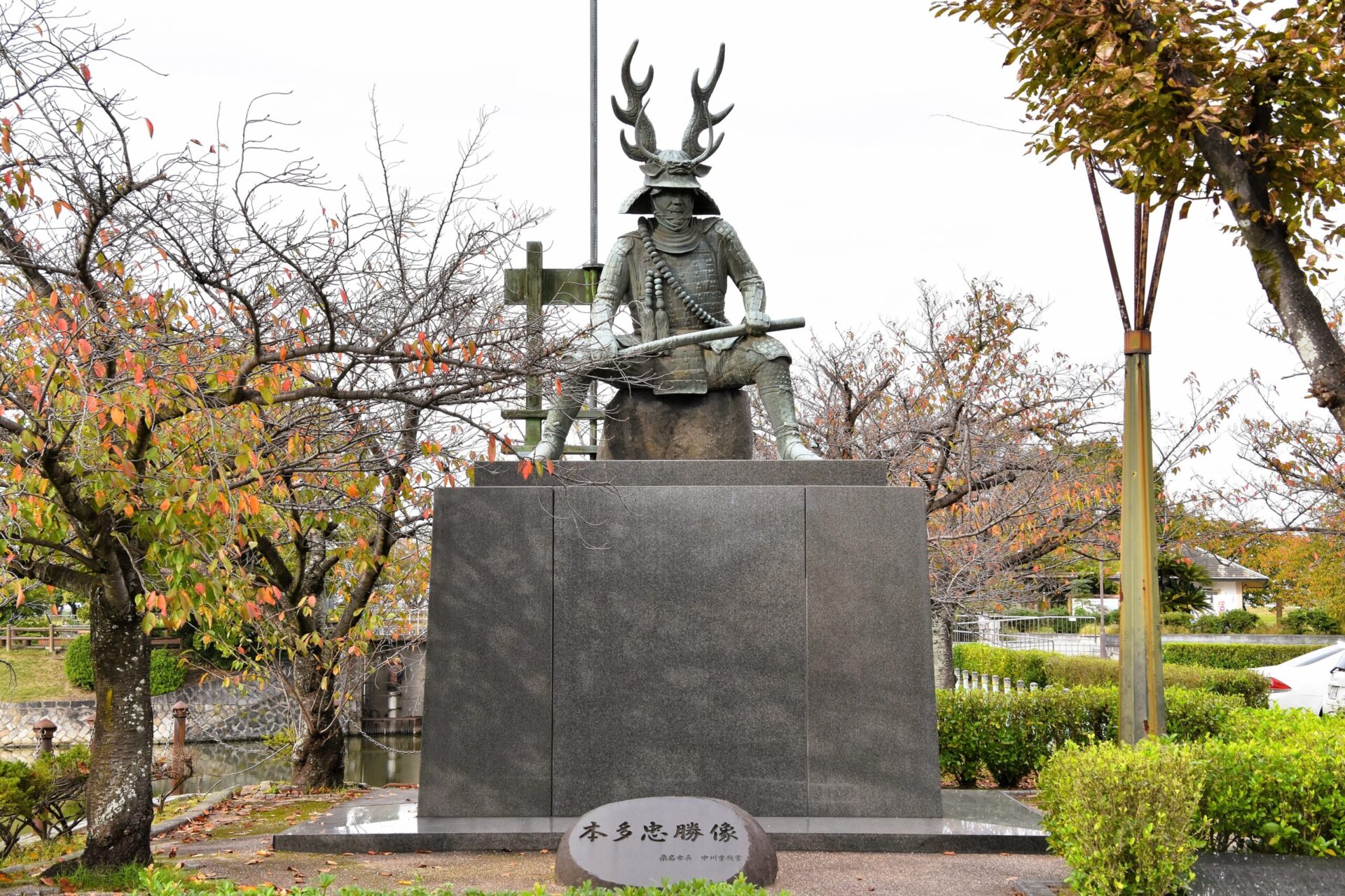 本多忠勝の銅像（桑名城跡）