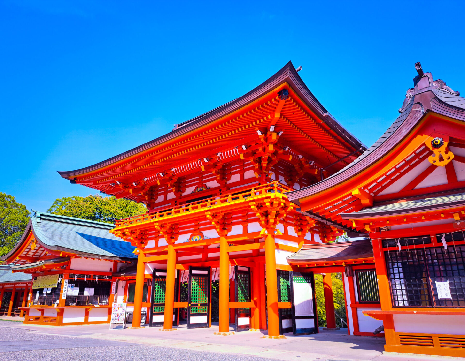 大津・近江神宮の楼門
