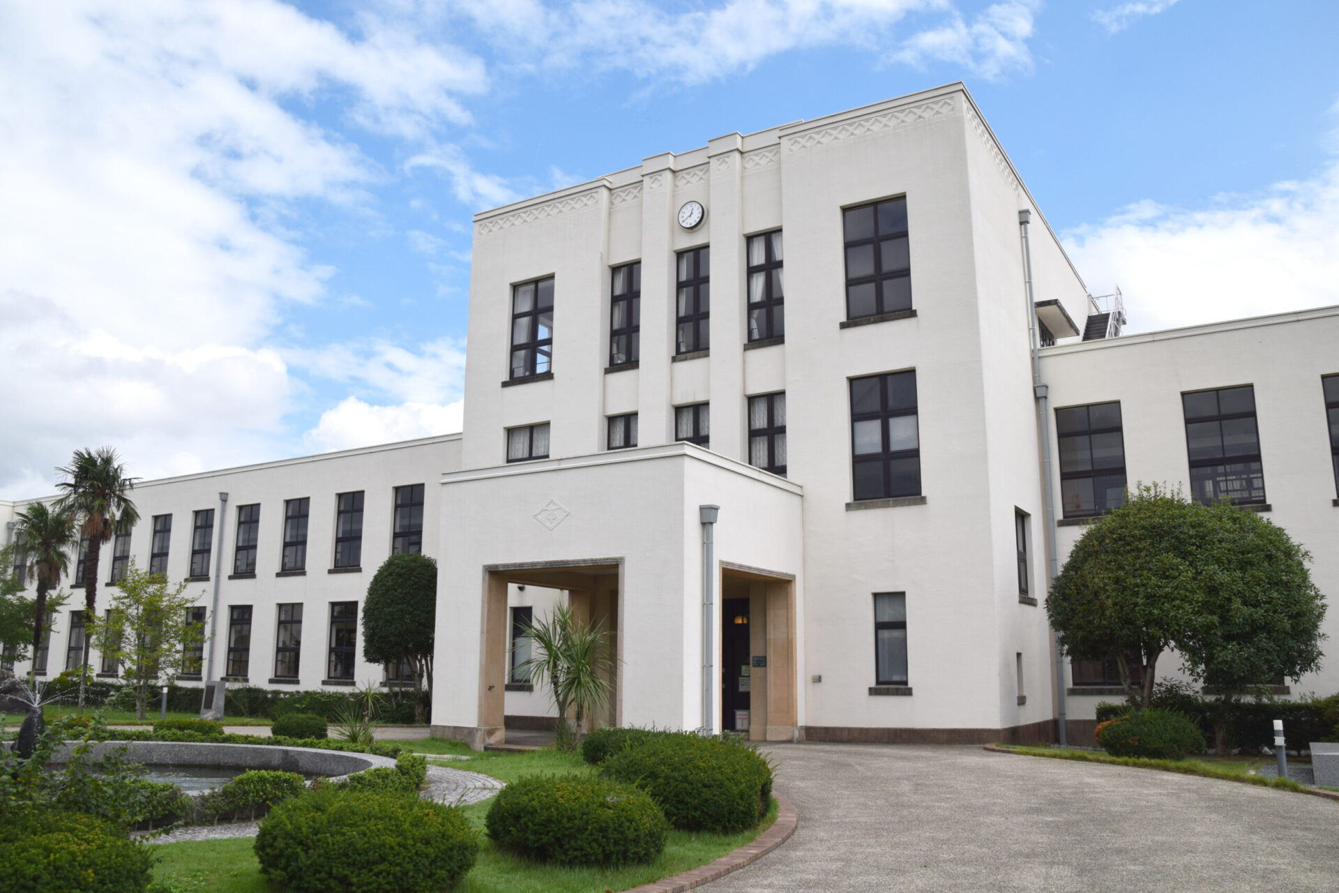 旧豊郷小学校（けいおん!の学校のモデル）