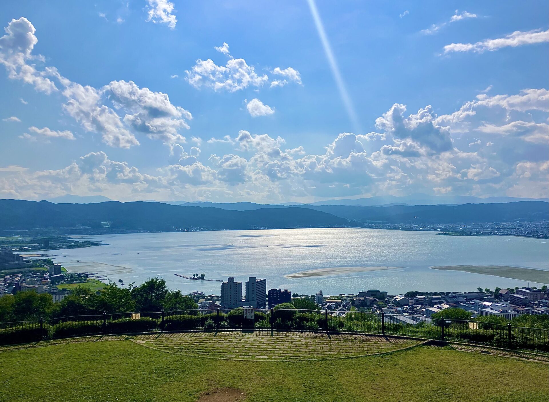 立石公園の展望テラスから見る諏訪湖