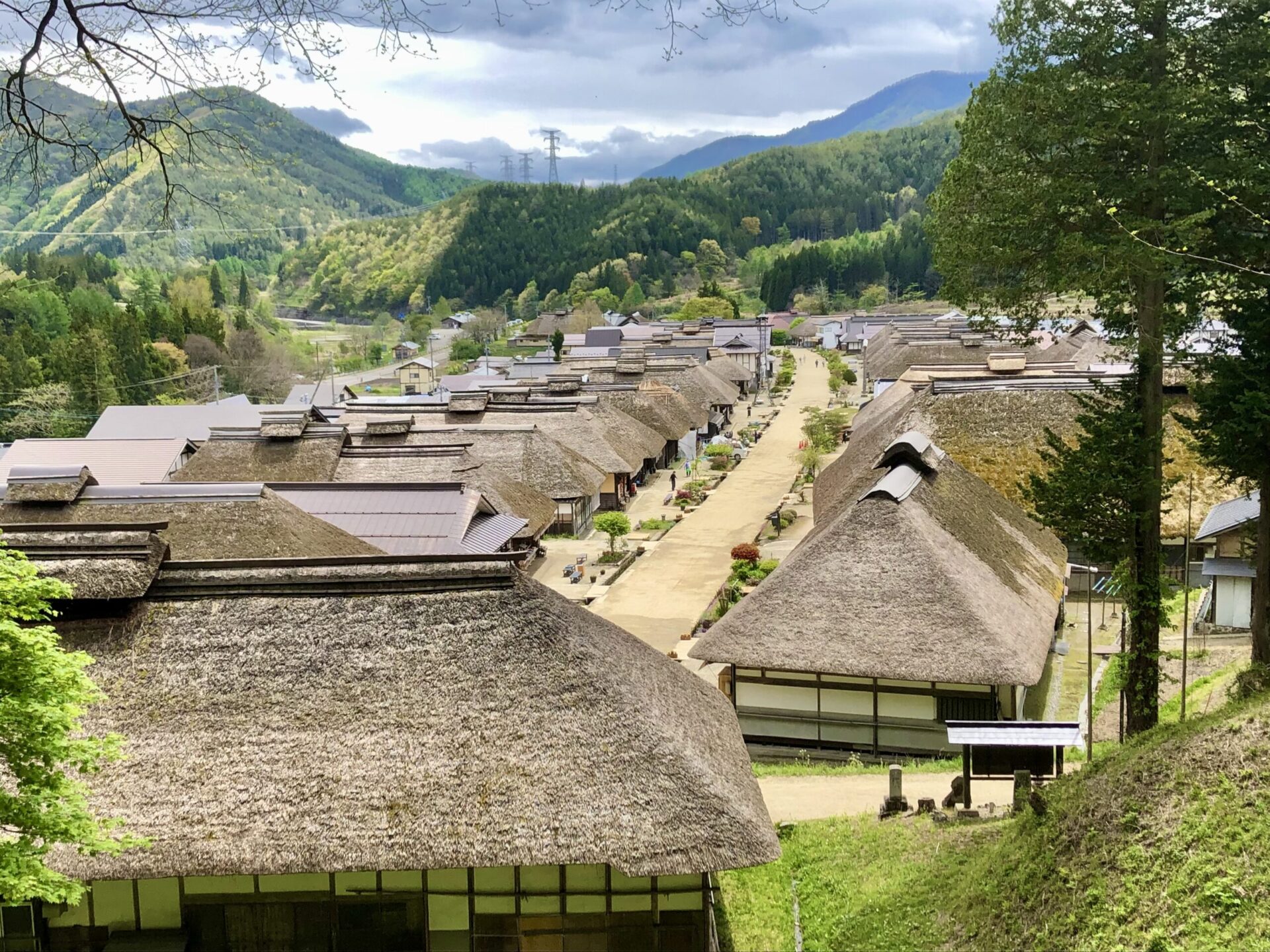 大内宿の茅葺き屋根の町並み